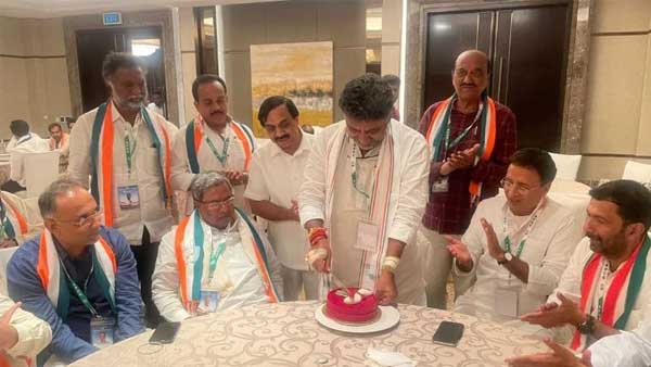 Secret ballot voting reportedly took place in Karnataka CLP meeting for their leader Secret ballot voting reportedly took place in Karnataka CLP meeting for their leader
