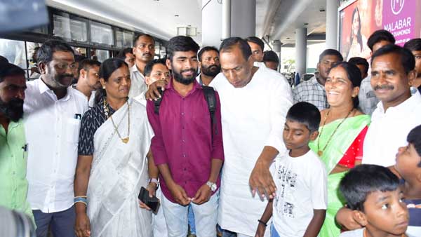 Students from Telangana and AP reached Hyderabad from Manipur