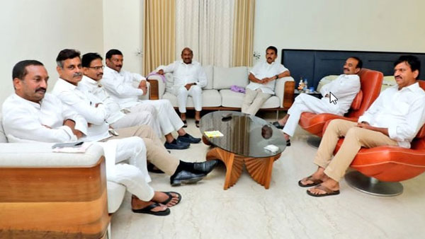 Ponguleti Srinivas Reddy and Jupally Krishna Rao key comments after meeting with BJP leaders