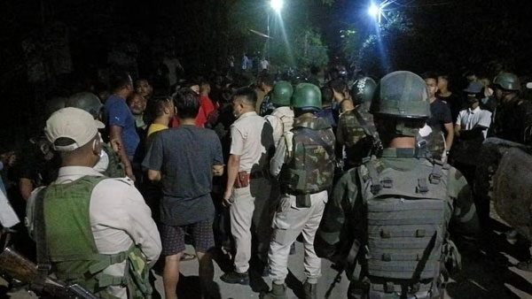 Manipur Violence: Protesters Attacks Union Ministers Residence, Security Forces Use Tear Gas Manipur Violence: Protesters Attacks Union Ministers Residence, Security Forces Use Tear Gas