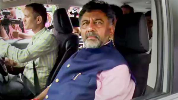 Rahul Gandhi and DK Shivakumar meets Mallikarjun Kharge at his residence