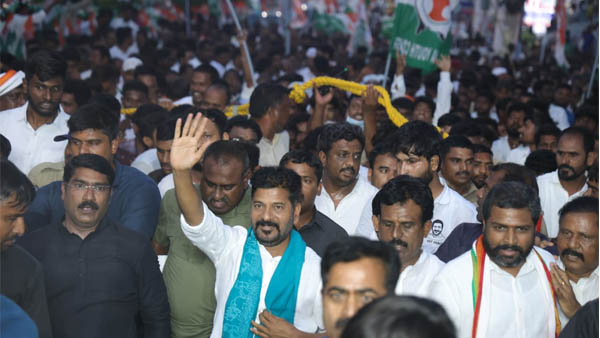 Revanth roared in Palamuru unemployment rally.! Revanth roared in Palamuru unemployment rally.!