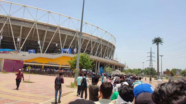 IPL 2023, Qualifier 2, GT vs MI: Fans queue at Ahmedabad for the tickets IPL 2023, Qualifier 2, GT vs MI: Fans queue at Ahmedabad for the tickets
