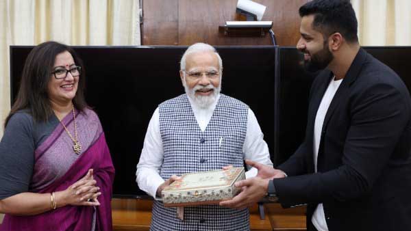 MP Sumalatha Ambirishan invited Prime Minister Narendra Modi 