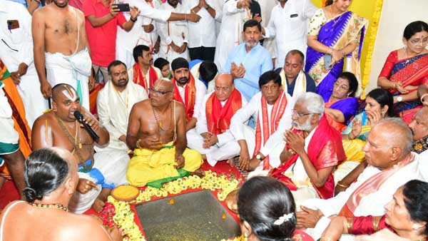 TTD Chairman yv subbareddy and minister gangula laid foundation for TTD Temple in Karimnagar 