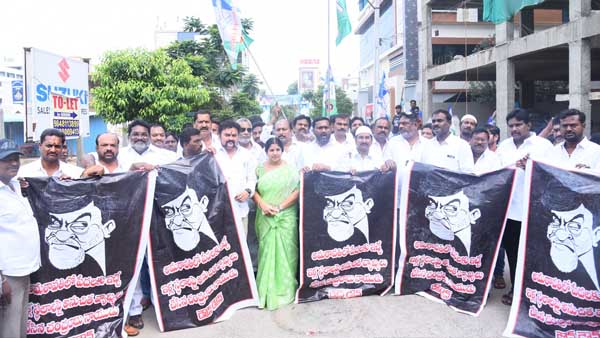 ysrcp rally in vijayawada in protest against chandrababus comments on amaravati house sites