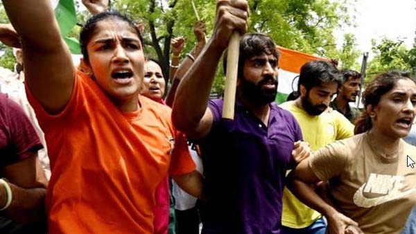  Police Case Against Wrestlers After They Tried To March To New Parliament: DCW chief Maliwal demands arrest WFI Chief.