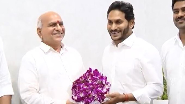 former MLA Yerram Venkateswara Reddy join in YSRCP