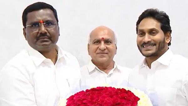 former MLA Yerram Venkateswara Reddy join in YSRCP