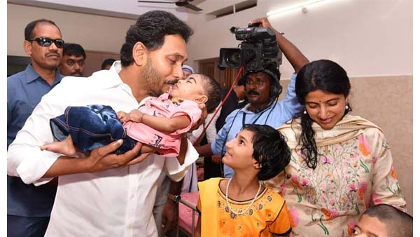 YS Jagan along with Bharathi visits Nirmal Hriday Bhavan in Vijayawada