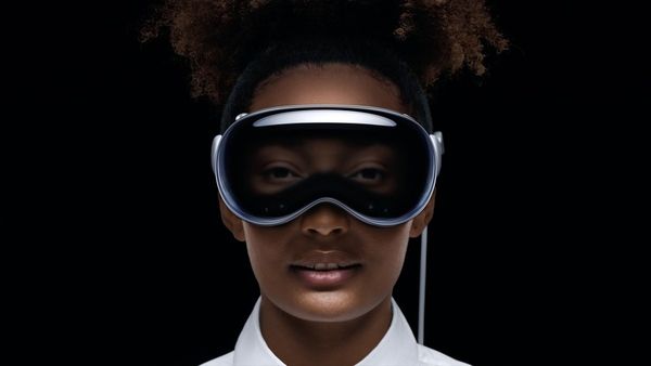 Apple company launched Vision Pro WWDC 2023 headset in America