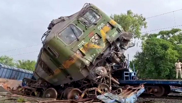 Two Goods trains collide in Bankura in West Bengal, 12 coaches Derailed