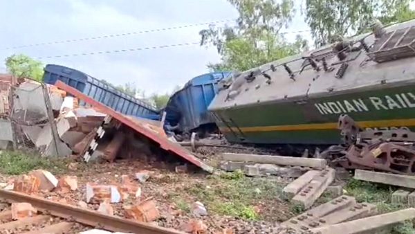 Two Goods trains collide in Bankura in West Bengal, 12 coaches Derailed