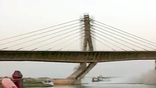 Under construction Aguwani-Sultanganj bridge in Bihar’s Bhagalpur collapses; Caught On Tape Under construction Aguwani-Sultanganj bridge in Bihar’s Bhagalpur collapses; Caught On Tape