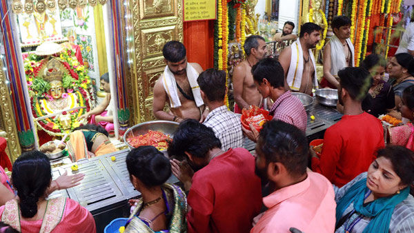 Maharashtra Mandir Mahasangh demand to dress code in temple visit