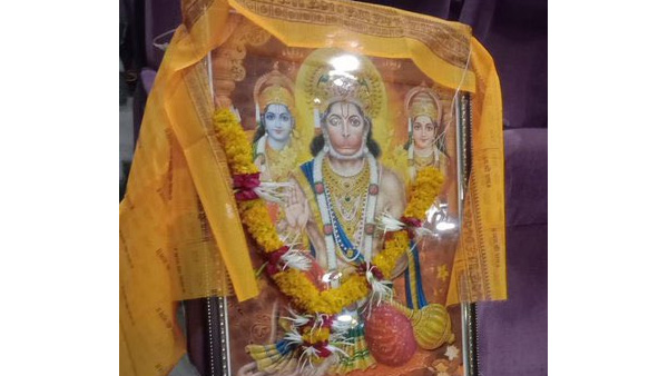Adipurush: Audience performed pooja to the seat, which is allocated to Lord Hanuman theaters