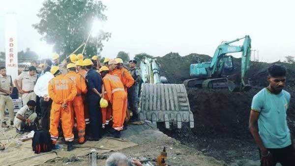 A rescue operation is underway to save a child who fell into a bore well in Madhya Pradesh A rescue operation is underway to save a child who fell into a bore well in Madhya Pradesh