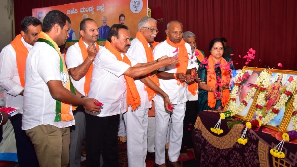 Former CM Sadananda Gowda says that it is impossible to say when the Karnataka government will collapse