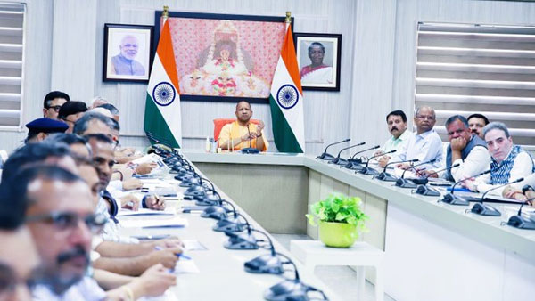 yogi adityanath order officials to work in mission mode for grievance redressal