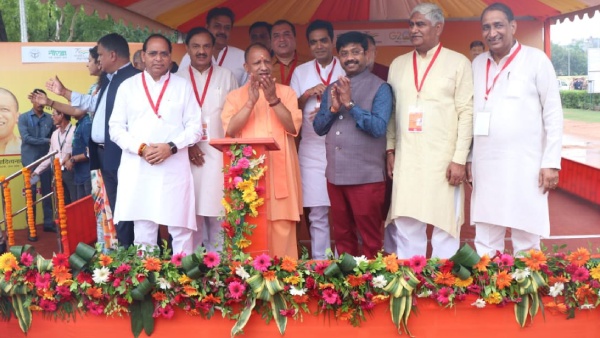 yogi adityanath inaugurates 124 projects in noida and greater noida 