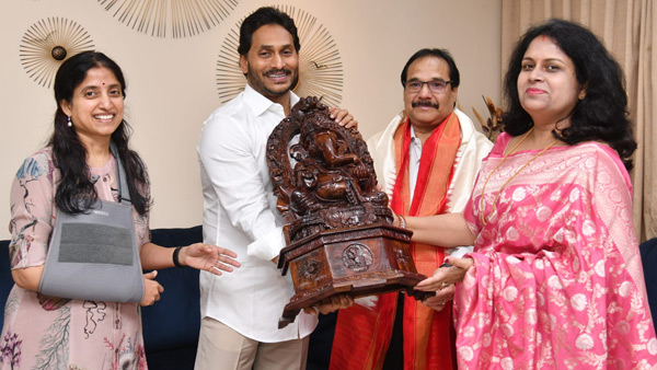 YS Jagan wife YS Bharati was seen with a bandage on her hand