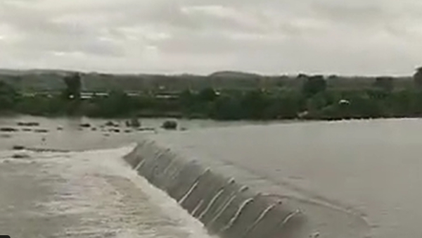 AP rain alert: Heavy rains in those districts; Polavaram, Dhavaleshwaram Godavari floods rising!! AP rain alert: Heavy rains in those districts; Polavaram, Dhavaleshwaram Godavari floods rising!!