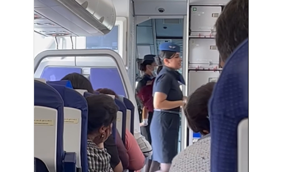 A video of a childs birthday celebration on board the Indigo Airlines flight is going viral on social media A video of a childs birthday celebration on board the Indigo Airlines flight is going viral on social media