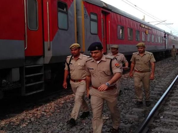 Bomb threat to Delhi Jammutavi Rajdhani Express train