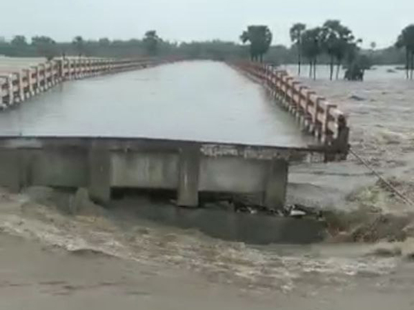 Heavy Rains: Collapsed Chalivagu Bridge; Traffic to 9 villages has been stopped!! Heavy Rains: Collapsed Chalivagu Bridge; Traffic to 9 villages has been stopped!!