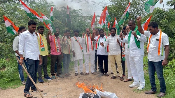 BRS vs Congress: brs Burning effigies of revanth reddy and congress burning cm kcr effigies!!