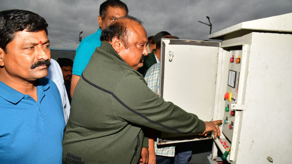 Rising flood to Lower Manair Dam; Minister Gangula kamalakar lifted 16 gates of dam!! Rising flood to Lower Manair Dam; Minister Gangula kamalakar lifted 16 gates of dam!!