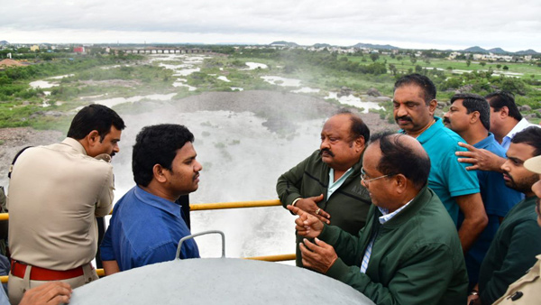 Rising flood to Lower Manair Dam; Minister Gangula kamalakar lifted 16 gates of dam!! Rising flood to Lower Manair Dam; Minister Gangula kamalakar lifted 16 gates of dam!!