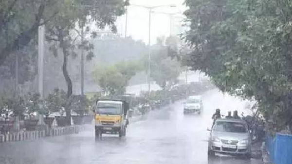 Due to the heavy rains in Hyderabad, the traffic has been jammed in many places