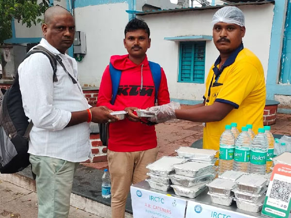 economy meals start in hyderabad vijayawada guntakal renigunta railway stations