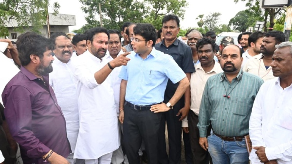 Union minister Kishan Reddy visited flood affected areas in joint warangal district Union minister Kishan Reddy visited flood affected areas in joint warangal district