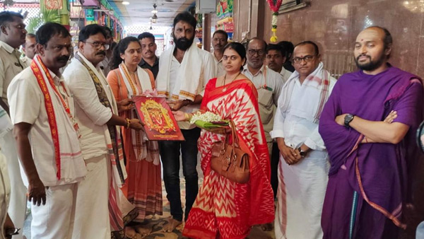 kodali nani visits vijayawada kanaka durga temple with family, prays to bless ys jagans family kodali nani visits vijayawada kanaka durga temple with family, prays to bless ys jagans family