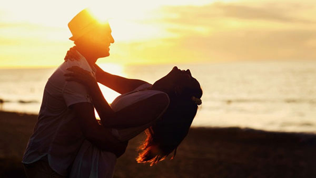 A husband who brutally killed his wife on the spot with an axe due to illicit relationship near Bagalkot A husband who brutally killed his wife on the spot with an axe due to illicit relationship near Bagalkot