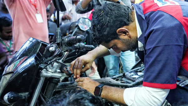 Nara Lokesh meets Bike mechanics