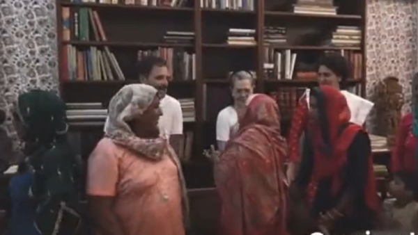 A video of Sonia Gandhi dancing with women farmers has gone viral on social media A video of Sonia Gandhi dancing with women farmers has gone viral on social media