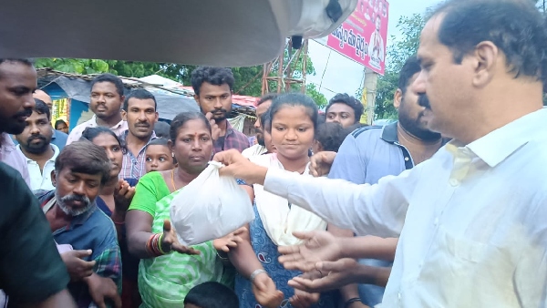 Pulihora packets.. focus for photos.. Is this flood relief for warangal people?