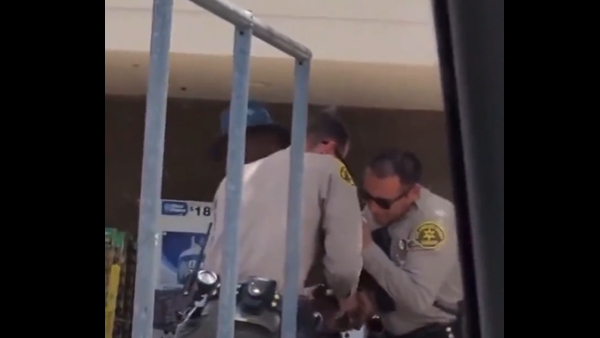 A video of police brutality against a black woman in Los Angeles in America has gone viral on social media