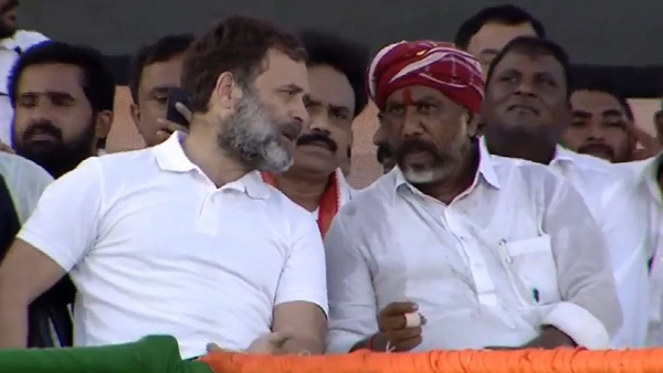 Mallu Bhatti Vikramarka travelled in Rahul Gandhis car after khammam public meeting Mallu Bhatti Vikramarka travelled in Rahul Gandhis car after khammam public meeting