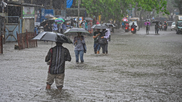 Low pressure over Bay of Bengal, IMD predicts heavy rains fall in Telugu states in next Three days Low pressure over Bay of Bengal, IMD predicts heavy rains fall in Telugu states in next Three days