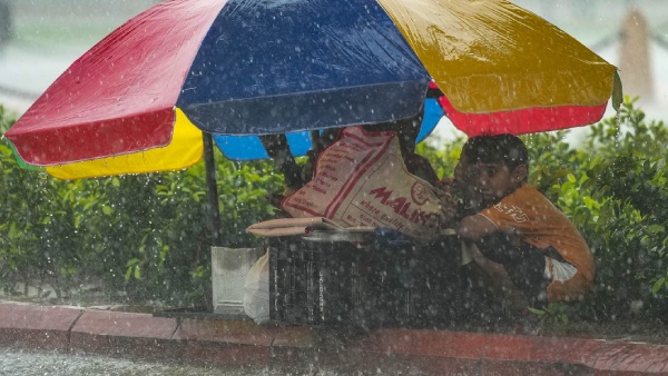 normal to heavy rains in few places in Hyderabad.