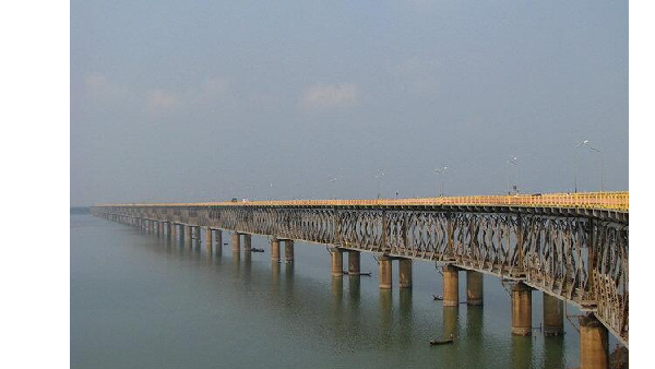 these vehicles banned on historic rajahmundry road-cum-rail bride from today