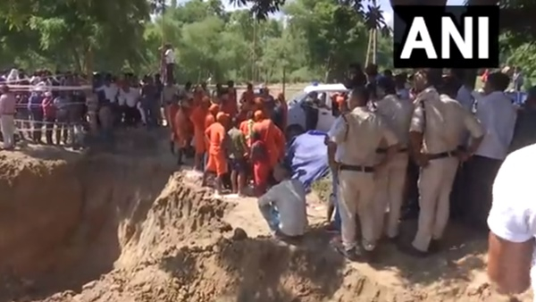 Bihar: 3-Year-Old Successfully Rescued From 40-Ft Borewell After 5 Hours Bihar: 3-Year-Old Successfully Rescued From 40-Ft Borewell After 5 Hours