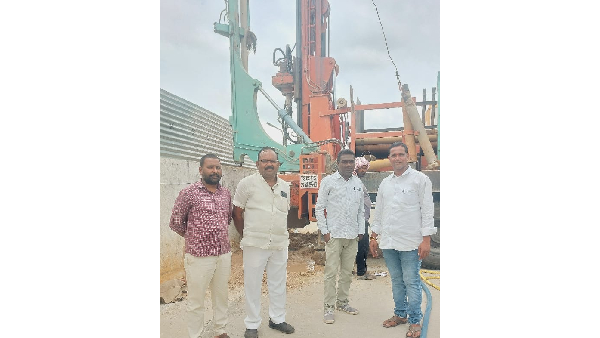 Sarpanch Navya Sri Satyam financial help to Gurukul school in Metpally, for drinking water to students