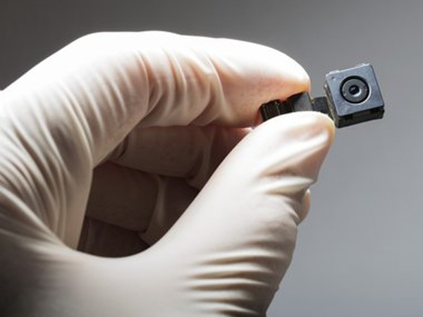 Hostel staff install secret cameras in ladies hostel rooms and play with the lives of college girls in Puducherry. 