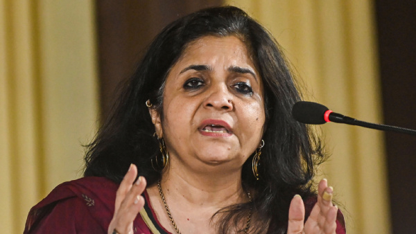 big relief to activist teesta setalvad as sc put aside gujarat high court verdict big relief to activist teesta setalvad as sc put aside gujarat high court verdict