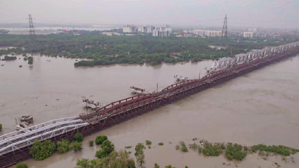 Delhi Floods: Yamuna Again ringing Danger Bells; Delhi government alert to people!!